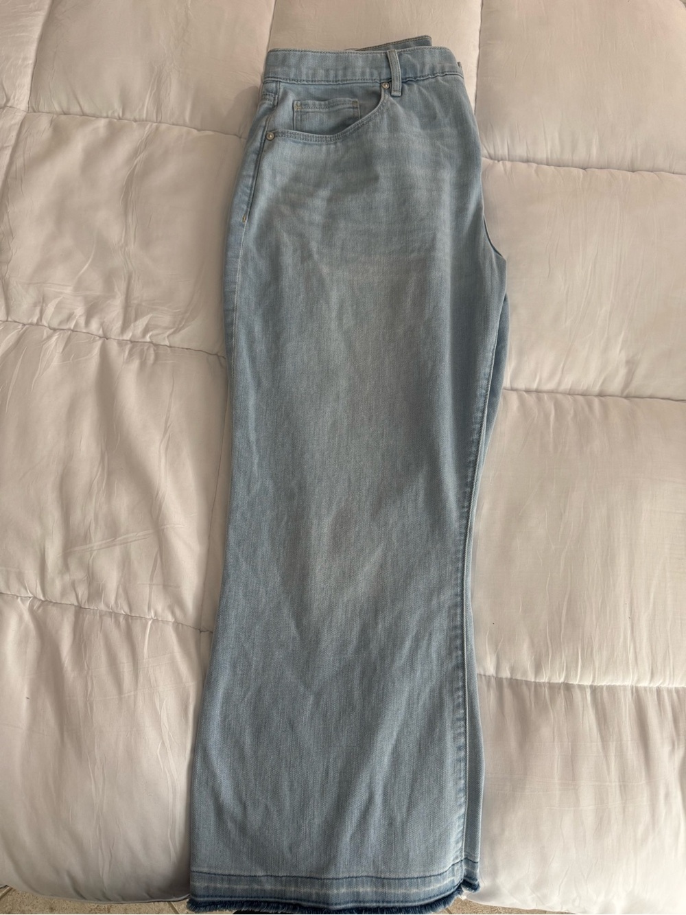 Rivete Unpicked High Rise Kick Crop Jeans in Wave
